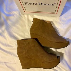 Pierce Dumas peep toe booties 8.5